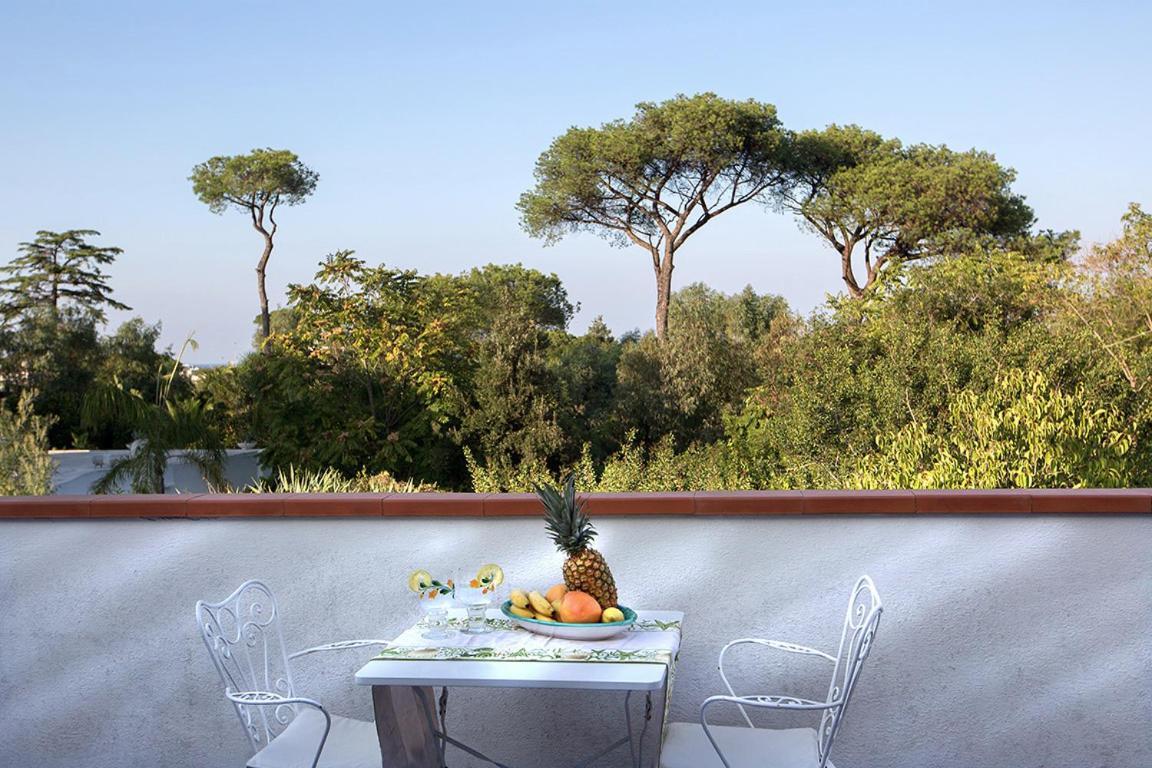 Villa Gianturco - Luxury In The Green Island イスキア島 エクステリア 写真