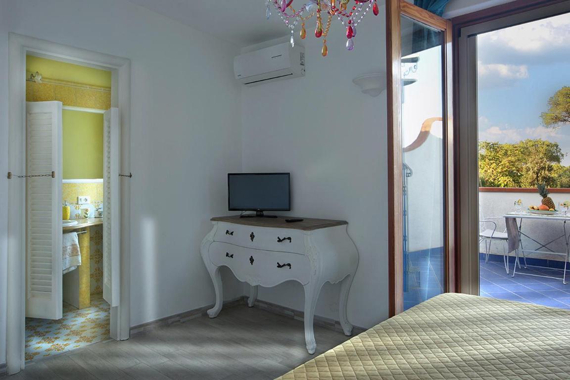 Villa Gianturco - Luxury In The Green Island イスキア島 エクステリア 写真