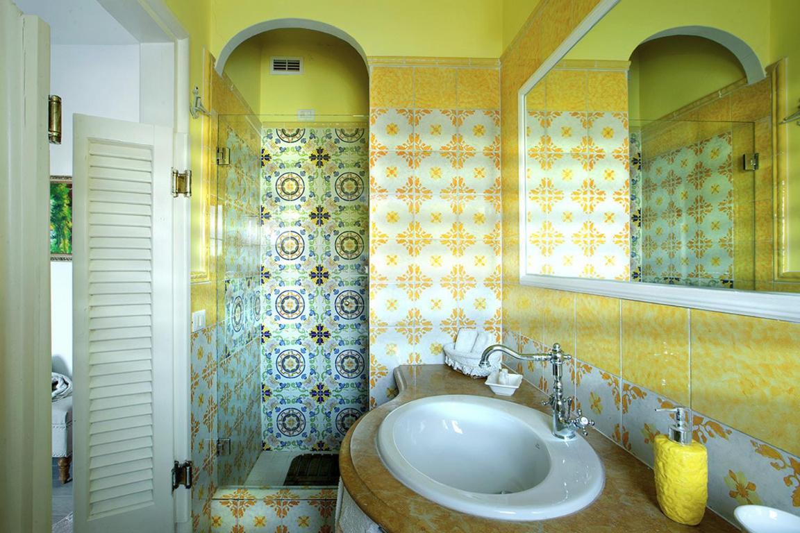 Villa Gianturco - Luxury In The Green Island イスキア島 エクステリア 写真