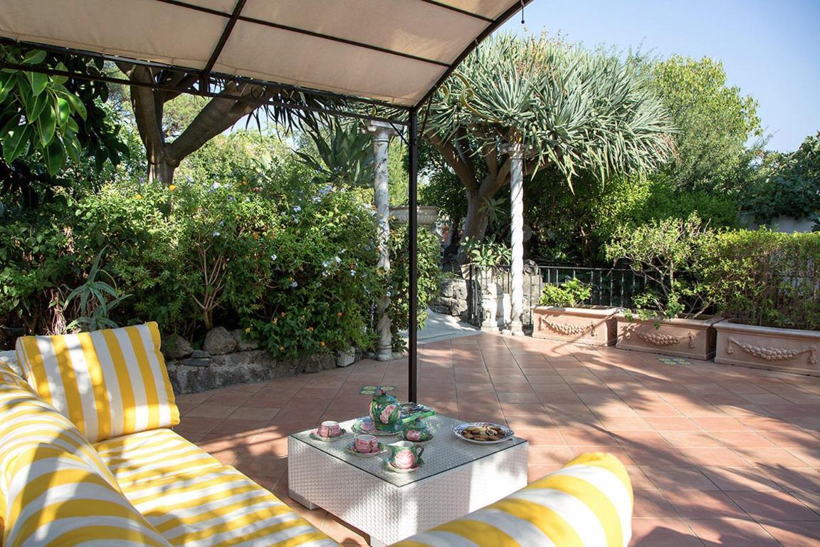 Villa Gianturco - Luxury In The Green Island イスキア島 エクステリア 写真